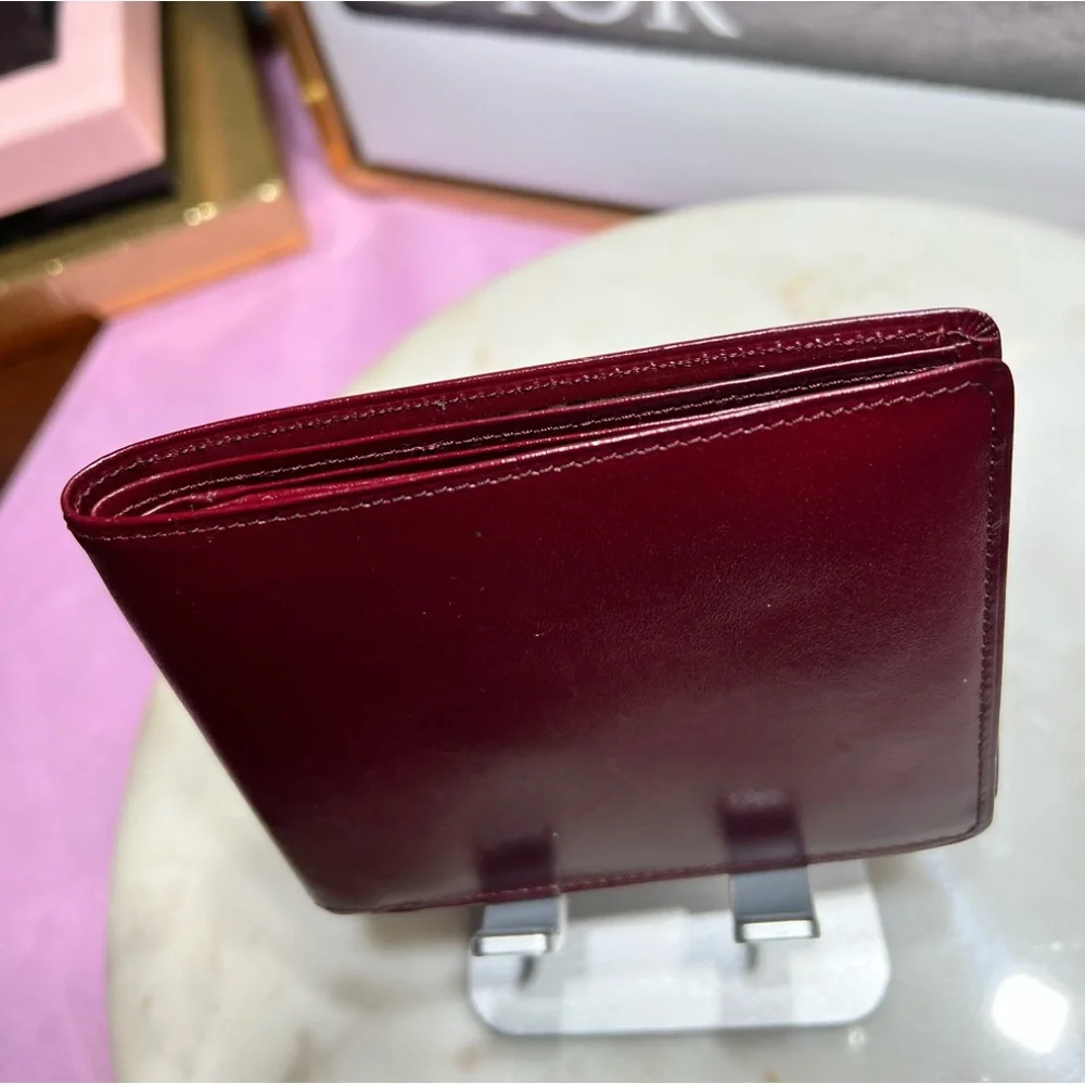 Burberry Elegant B Cut Bifold Wallet Burgundy Leather Wallet EUC